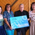 Scheckübergabe von Vertreterinnen der Katholischen Frauenbewegung Goldwörth an Pfarrer Pesendorfer und Pfarrgemeinderatsobfrau Sandra Bötscher. © Pfarre Goldwörth / Scheckübergabe von Vertreterinnen der Katholischen Frauenbewegung Goldwörth an Pfarrer Pesendorfer und Pfarrgemeinderatsobfrau Sandra Bötscher. © Pfarre Goldwörth Scheckübergabe von Vertreterinnen der Katholischen Frauenbewegung Goldwörth an Pfarrer Pesendorfer und Pfarrgemeinderatsobfrau Sandra Bötscher. © Pfarre Goldwörth