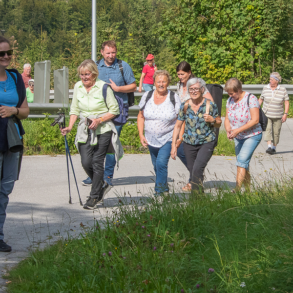 Pfarrwallfahrt der Pfarre Kirchdorf/Krems nach Frauenstein.Eine Gruppe startete bei der Kirchdorfer Kirche, eine andere bei der Klauser Staumauer. Gemeinsam wurde eine Dank-Andacht in Wallfahrtskirche Frauenstein gefeiert. Anschließend wurden die in