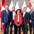 V. l.: Landeshauptmann Thomas Stelzer, Gemeinderat Roland Baumann, Brigitte Loderbauer (Leiterin Kriminalpolitischer Arbeitskreis), Bischof Manfred Scheuer, Sektionschef Alexander Pirker, Paul Grünbacher (Vors. Forum St. Severin)