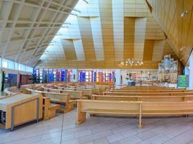 Haid bei Ansfelden: Einbau des Pfarrheims in die Pfarrkirche 