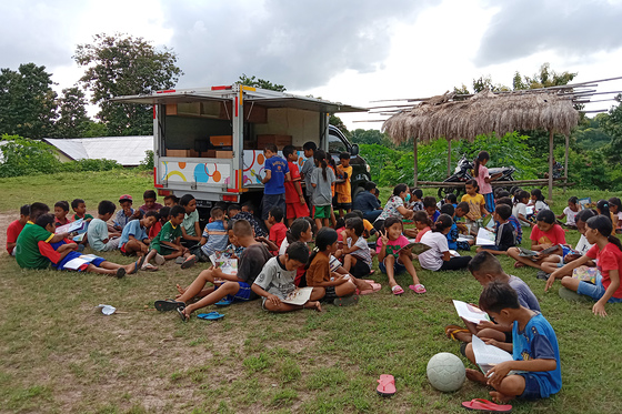 „Klik-Klik“: Fahrende Bibliothek in Indonesien