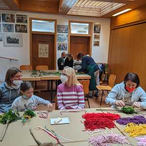 mit Erstkommunionmüttern und -kindern