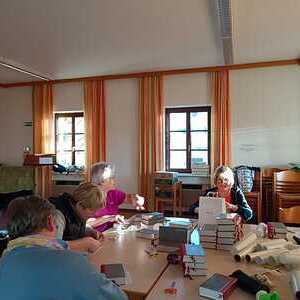 die fleißigen Helferinnen bei der Arbeit