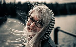 Fröhliche Frau